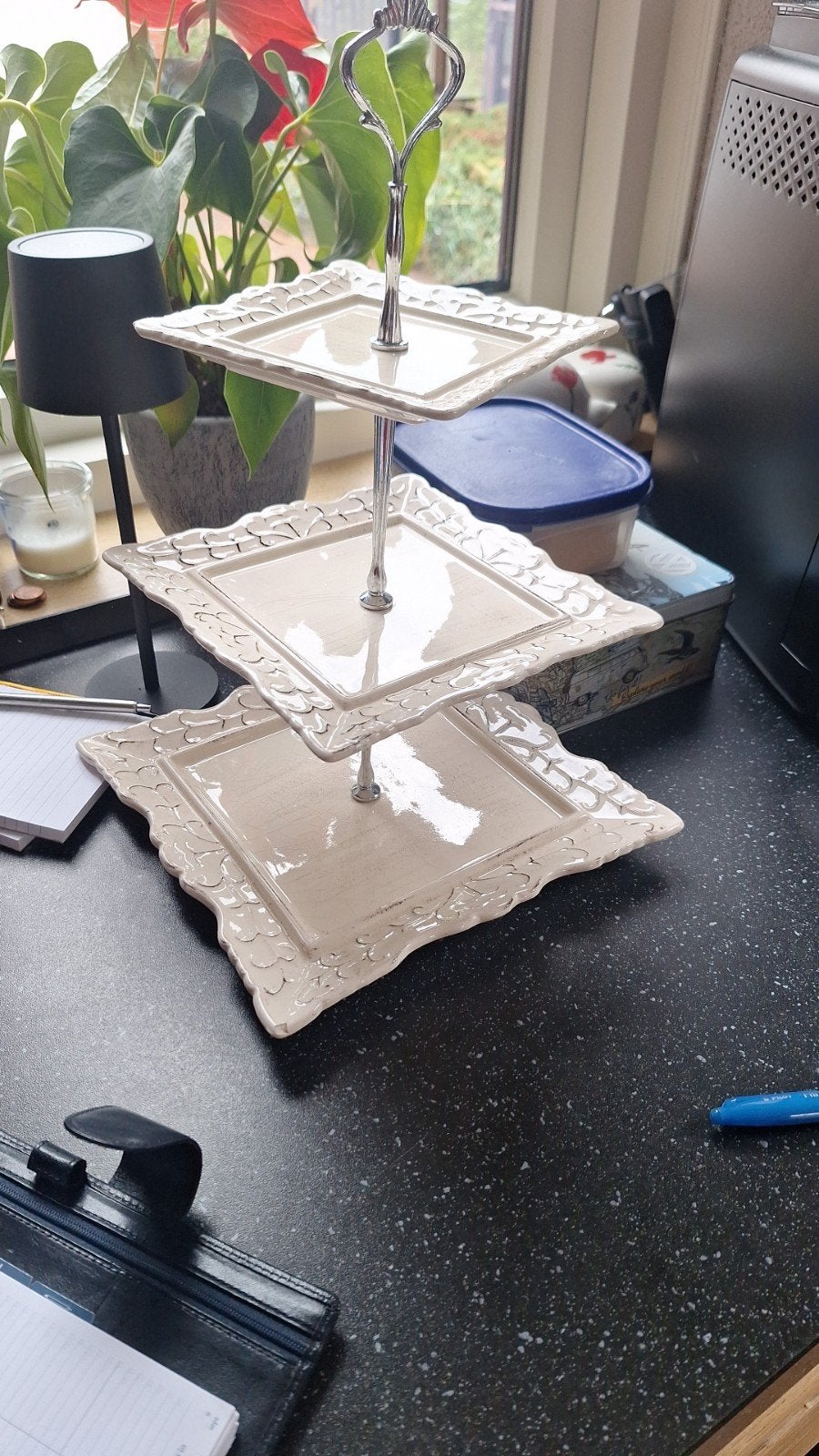 Elegante etagère met 3 vierkante schalen, Porselein of Keramiek, Schaal, Vierkant, Ophalen of Verzenden