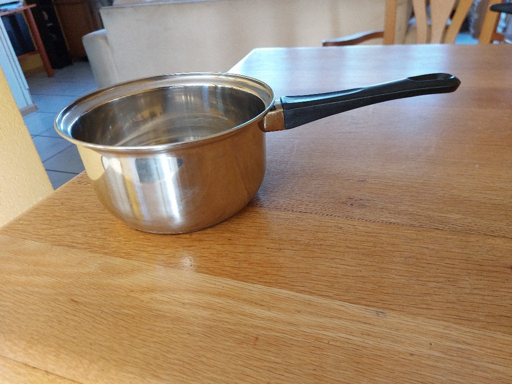 steelpan doorsnee 18 cm. bovenkant, Huis en Inrichting, Keuken | Potten en Pannen, Ophalen of Verzenden, Overige materialen
