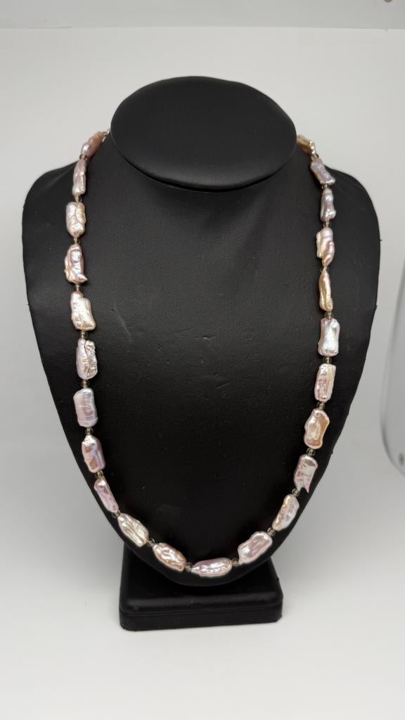 Echte grove parelketting met zilveren slot. Lengte: 67 cm., Verzenden, Zo goed als nieuw, Zilver