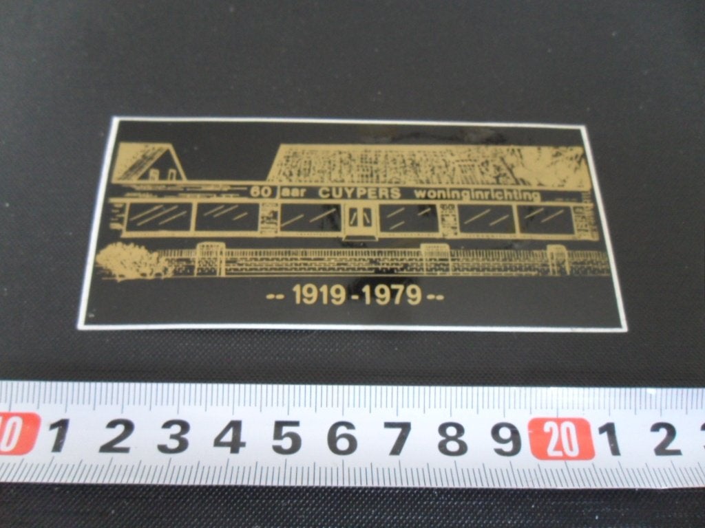 sticker 60 jaar cuypers woninginrichting 1919-1979 eersel ?, Ophalen of Verzenden, Zo goed als nieuw