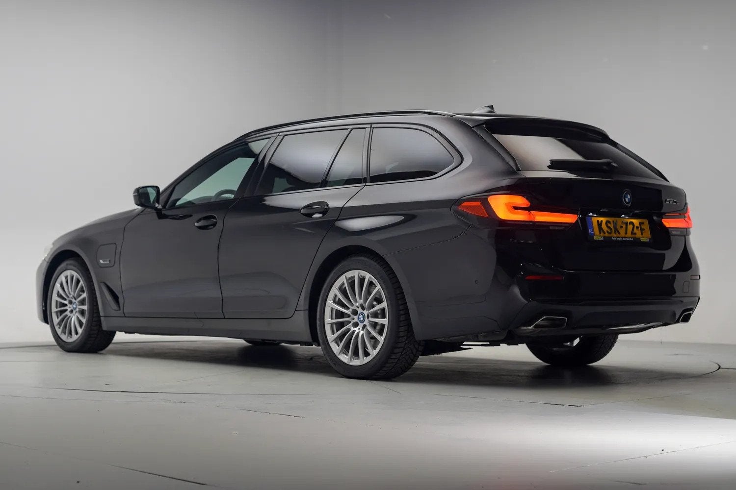 BMW 5 Serie 520e Touring Executive Aut. [ Navi.Proff Camera, 1998 cc, Gebruikt, 4 cilinders, Zwart