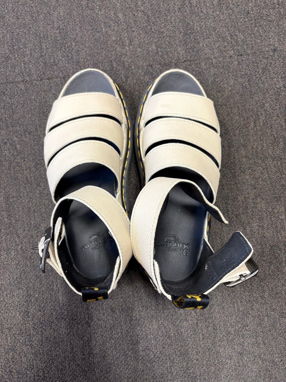 Dr. Martens Sandalen - Beige, Ophalen of Verzenden, Zo goed als nieuw, Beige, Sandalen of Muiltjes