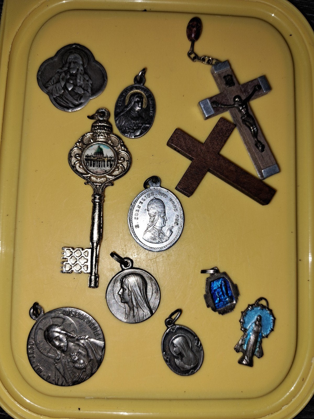 Diverse religieuze hangers en kruizen, Ophalen of Verzenden