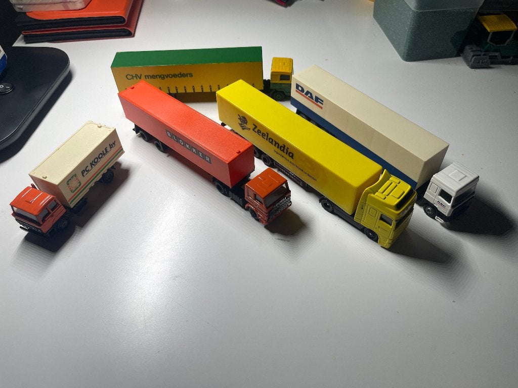 Verzameling 1:87 vrachtwagens Nederlandse bedrijven, Hobby en Vrije tijd, Modelauto's | 1:87, Ophalen, Zo goed als nieuw, Bus of Vrachtwagen
