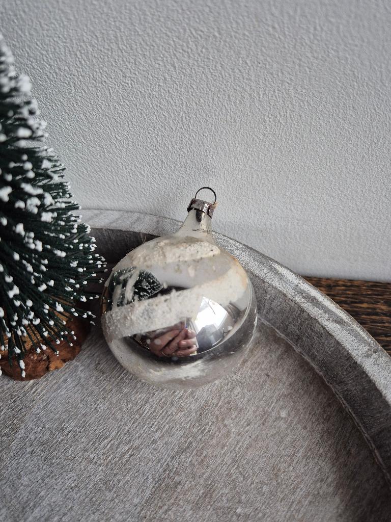 Vintage kerstbal zilver strepen 493, Diversen, *, Gebruikt, *, Ophalen of Verzenden