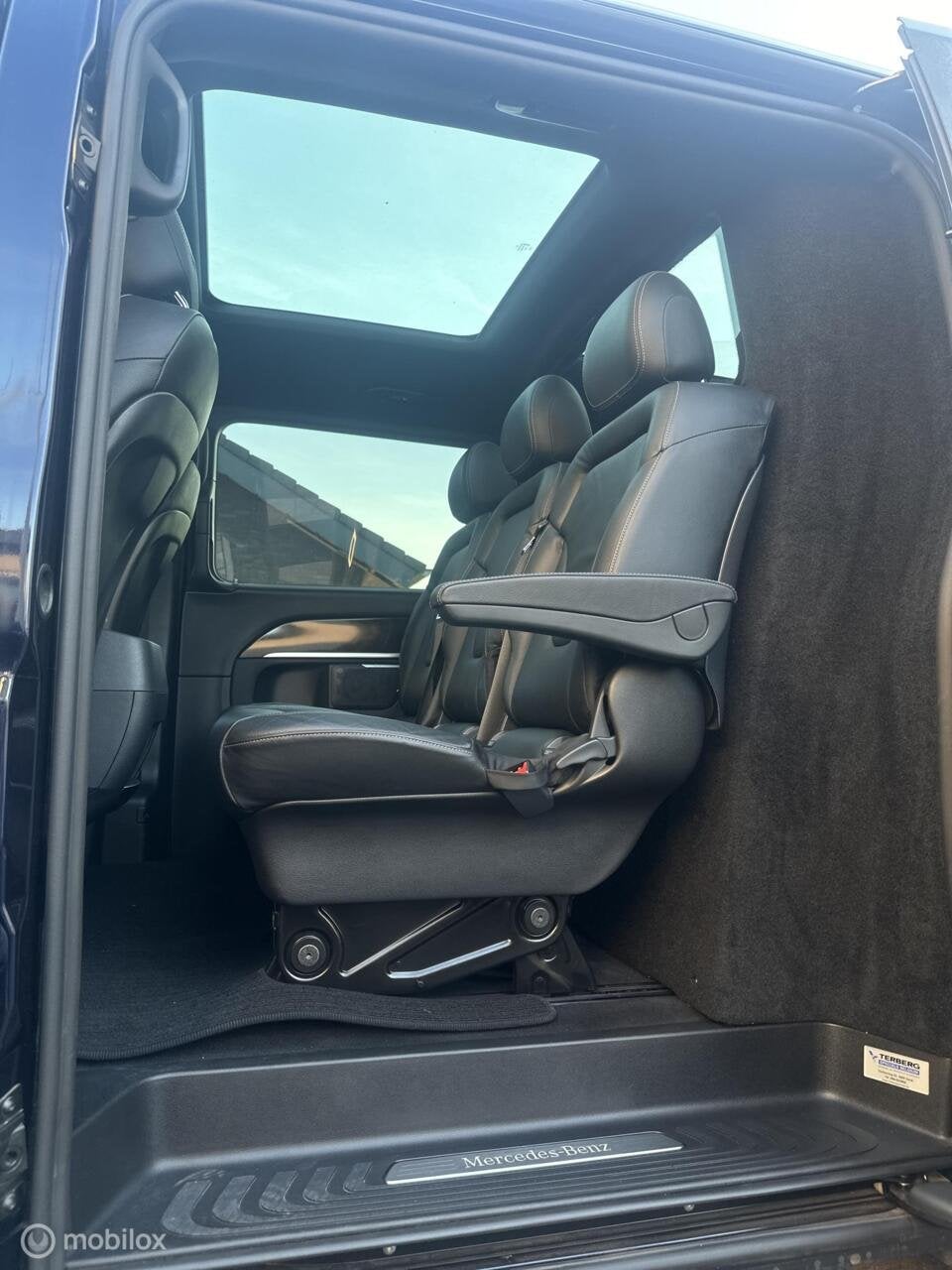 Foto 21 van Mercedes V-klasse 250d 4-MATIC PANO DC AMG Exclusive MARGE