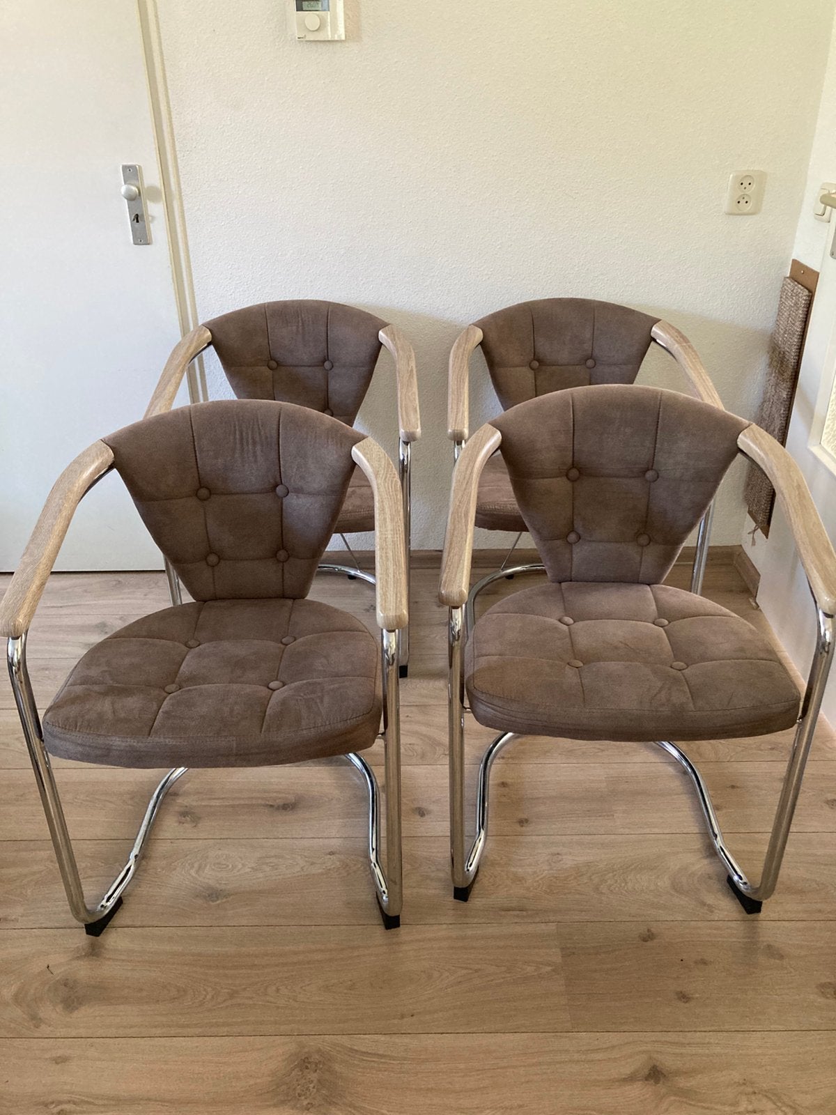 4 eetkamerstoelen Meghan, Ophalen, Bruin, Zo goed als nieuw, Vier