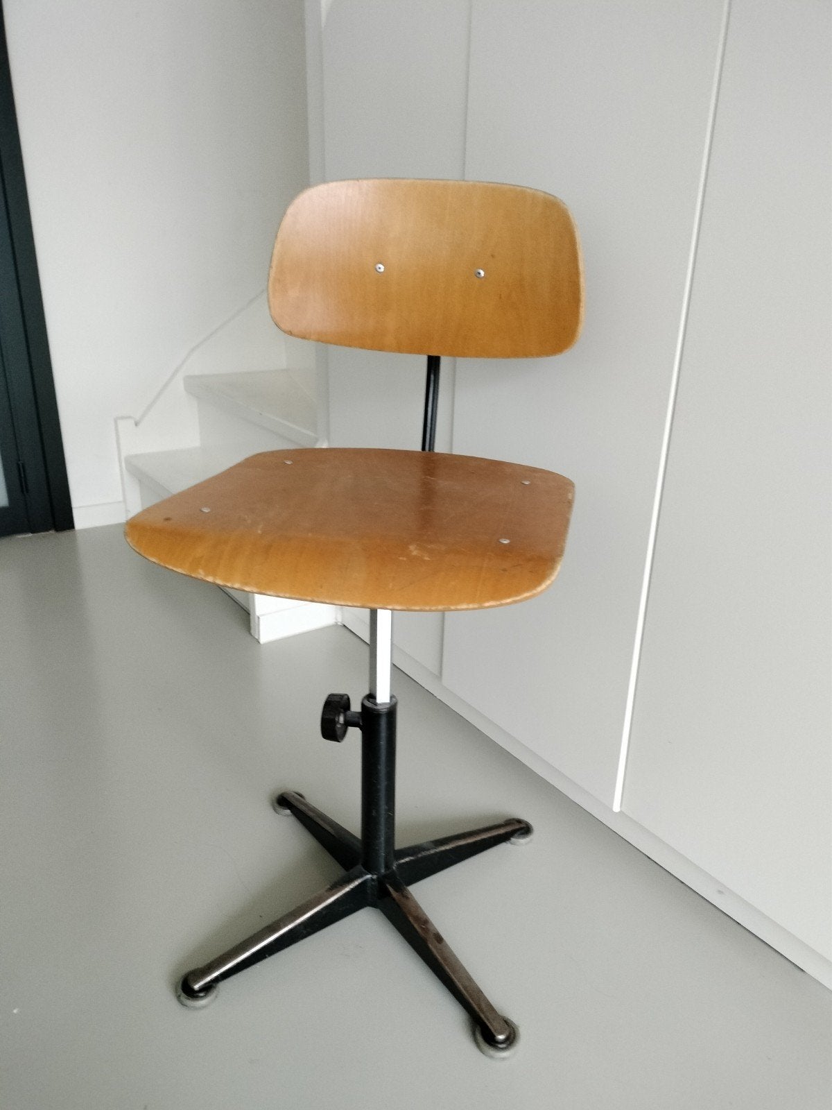 Retro bureaustoel schoolstoel, Huis en Inrichting, Bureaustoelen, Ophalen, Gebruikt, Zwart, Bureaustoel