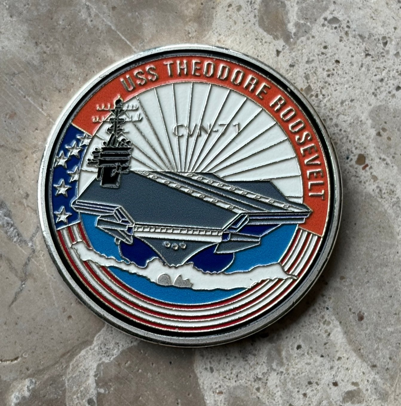 US Navy battleship USS Theodore Roosevelt coin, Ophalen of Verzenden, Marine, Amerika, Embleem of Badge
