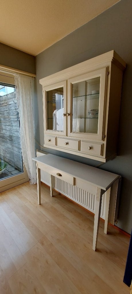 Glazen vitrine kastje met bijpassend onder tafeltje wit, Ophalen