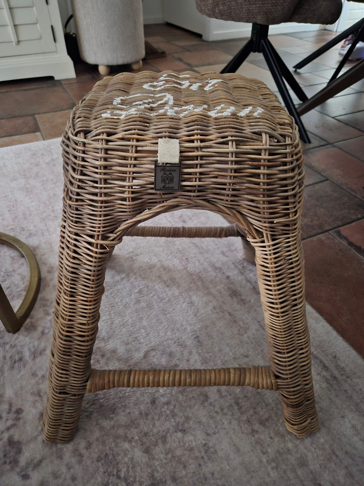 Riviera Maison rotan krukje met opdruk, Ophalen of Verzenden, Zo goed als nieuw, Overige materialen