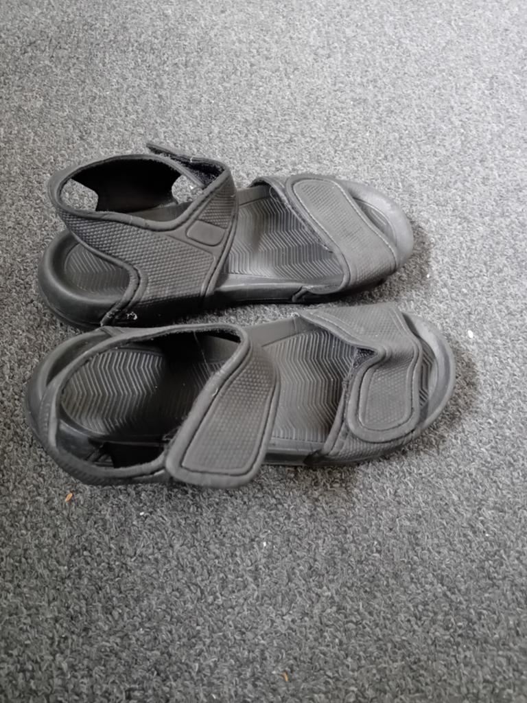 Zwarte watersandalen maat 28/29 voor kinderen, Kinderen en Baby's, Kinderkleding | Schoenen en Sokken, Gebruikt, Jongen of Meisje