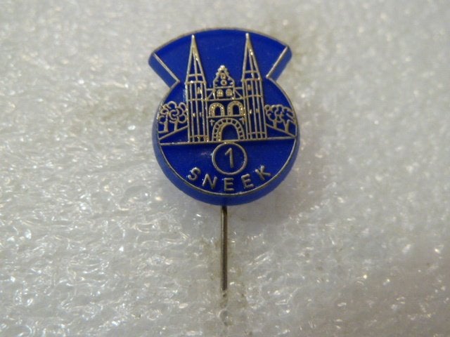 Vintage Speldje Sneek met Stadsgezicht - Blauw Emaille, Ophalen of Verzenden, Zo goed als nieuw, Stad of Land, Speldje of Pin