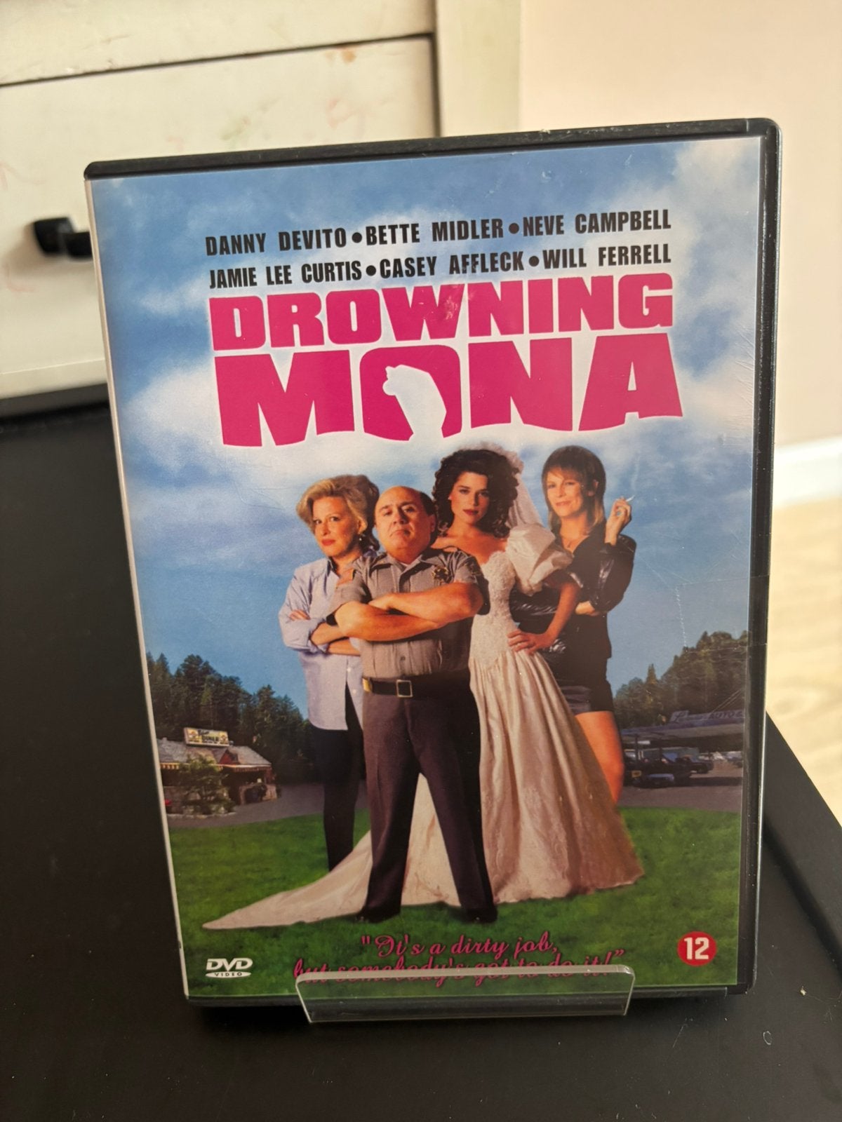 Drowning Mona, Ophalen of Verzenden, Zo goed als nieuw