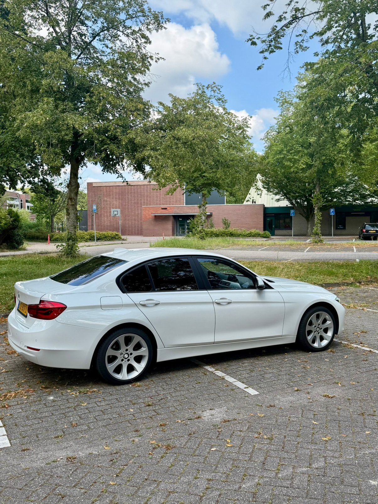 BMW 3-Serie 2.0 316D facelift, Auto's, BMW, 1385 kg, Achterwielaandrijving, 4 cilinders, Alcantara