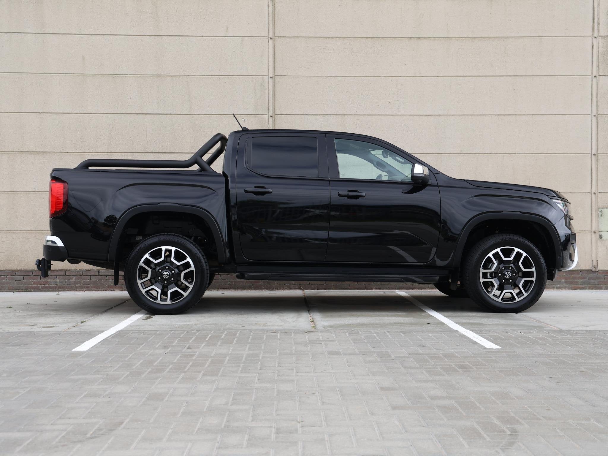 Volkswagen Amarok 3.0 TDI V6 204pk 4Motion Aventura | Harman, Auto's, Automaat, Gebruikt, 2993 cc, Zwart