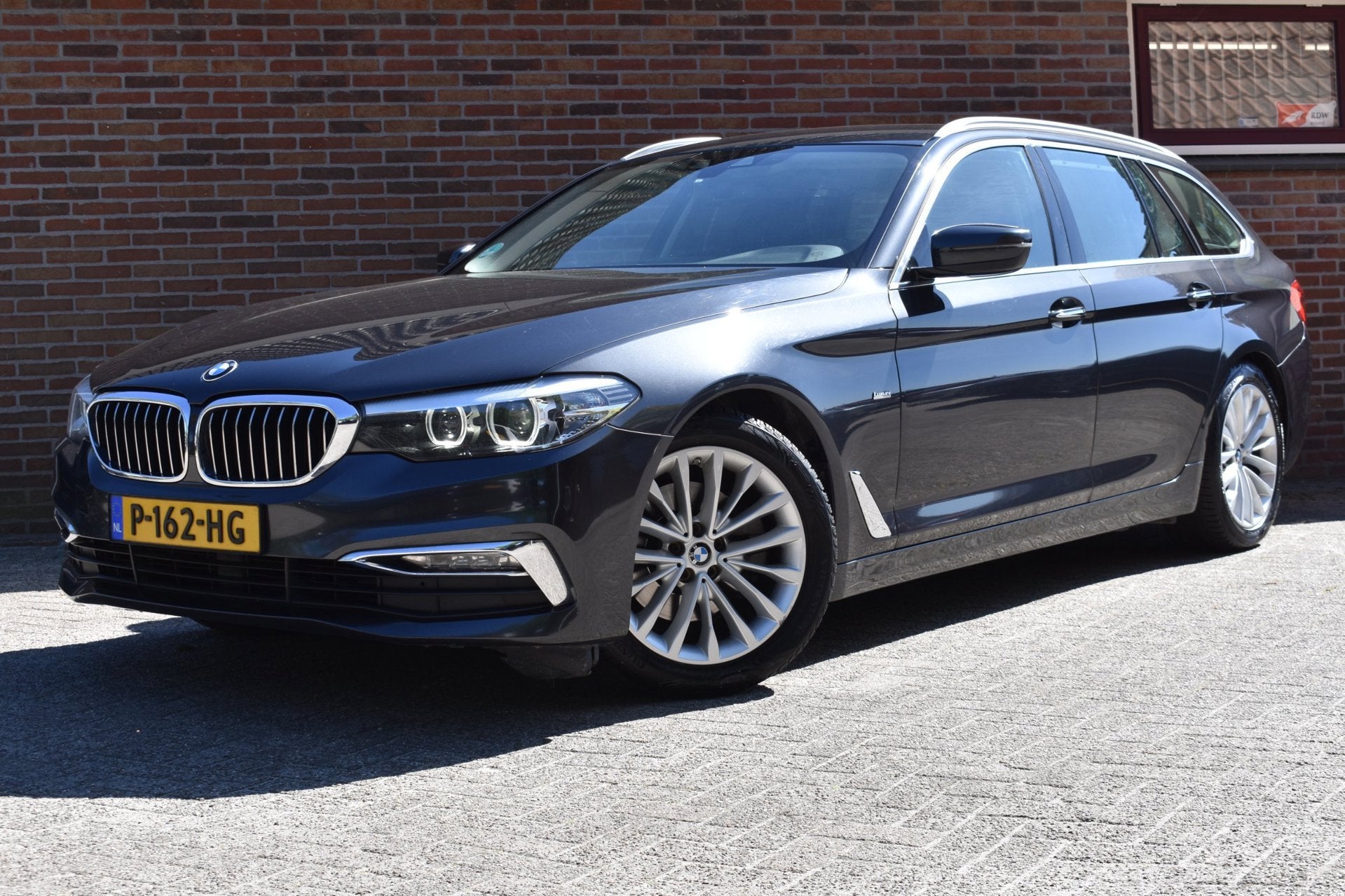 BMW 5-serie Touring 520d xDrive High Executive '17 LED Leder, Automaat, 2000 kg, Diesel, Vierwielaandrijving