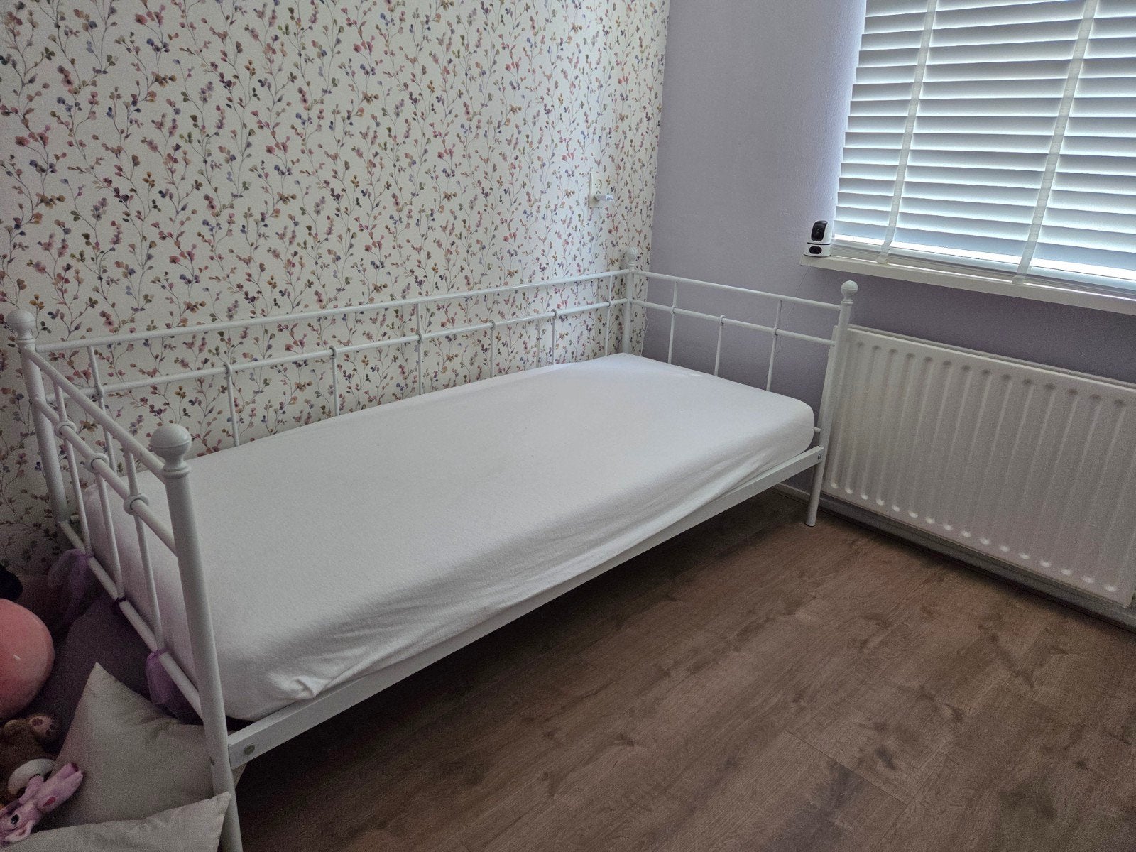 Wit metalen eenpersoonsbed met spijlen, Gebruikt, 90 cm, Eenpersoons, Wit