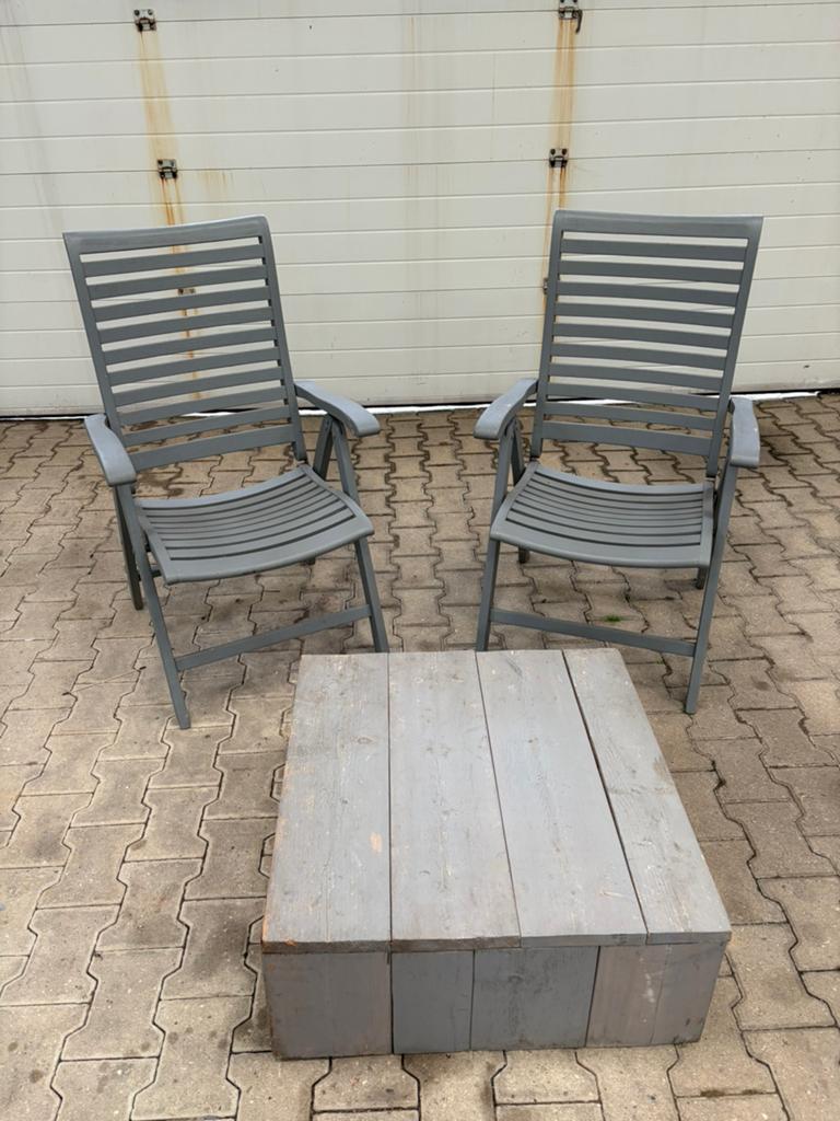 2 grijze tuinstoelen en tuintafel, Tuin en Terras, Gebruikt, Bijzettafel, Tuinset, Ophalen