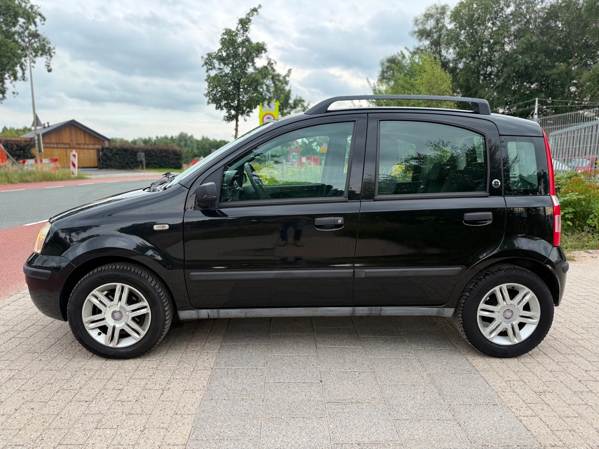 Fiat Panda 1.2 Young Airco Elekpakket LM.velgen Met.lak, Auto's, Fiat, Voorwielaandrijving, Elektrische ramen, Gebruikt, Zwart