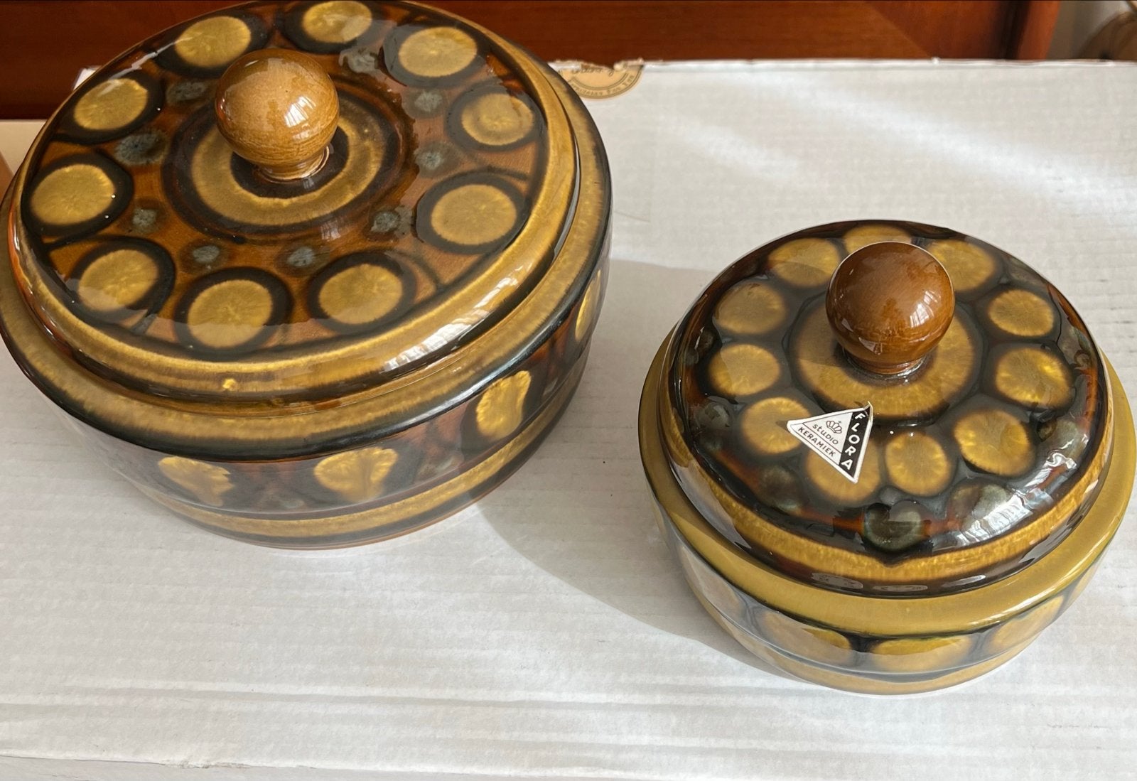 2 Vintage Flora Gouda 'Madrid' aardewerk schalen met deksel, Ophalen of Verzenden