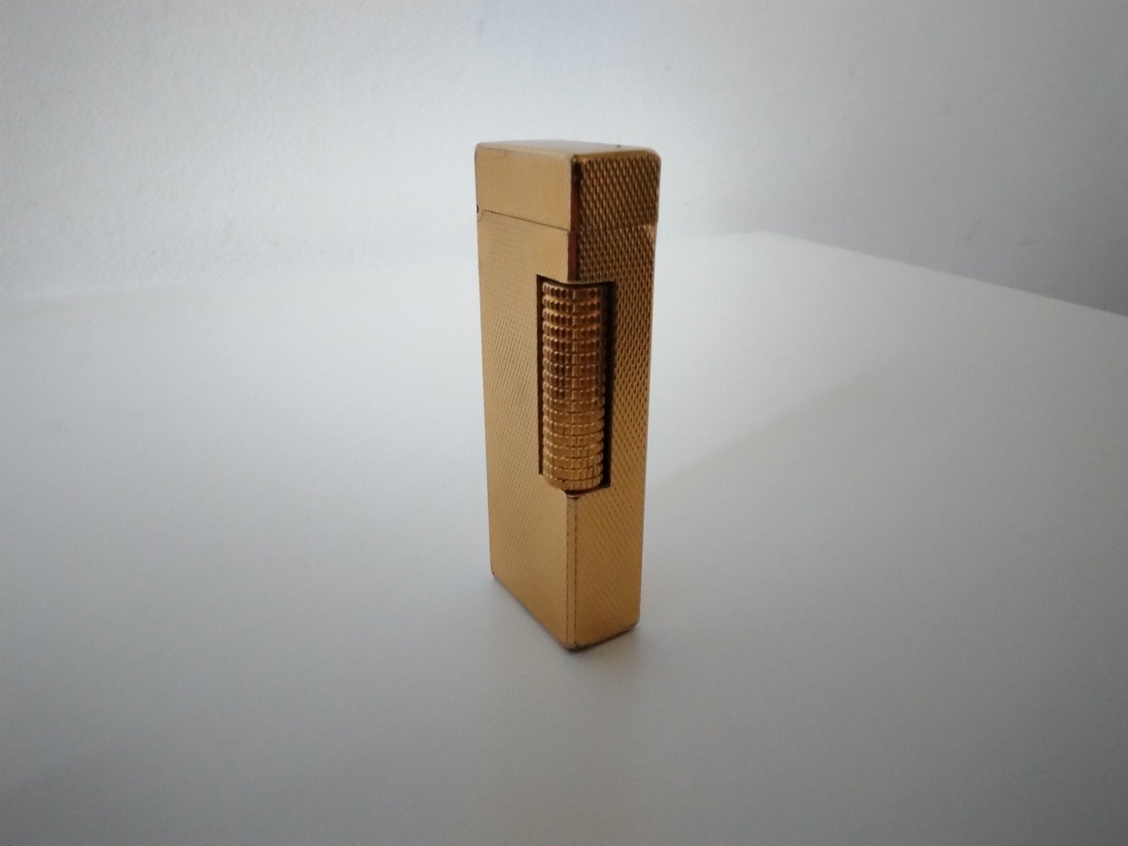 Vintage Dunhill aansteker , Goldplated , Made in Switzerland, Verzamelen, Rookartikelen, Aanstekers en Luciferdoosjes, Ophalen of Verzenden