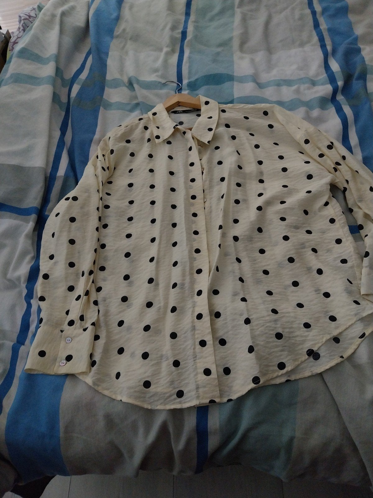 Zara Crèmekleurige blouse met zwarte stippen., Kleding | Dames, Verzenden, Maat 42/44 (L), Zo goed als nieuw, Zara
