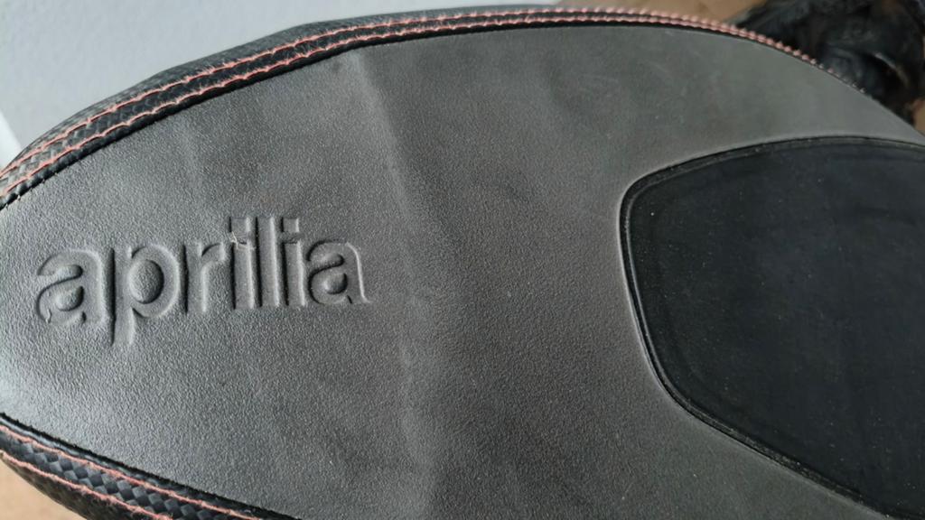 Aprilia Dorsoduro Zadel - Gebruikt met lichte beschadiging, Ophalen of Verzenden