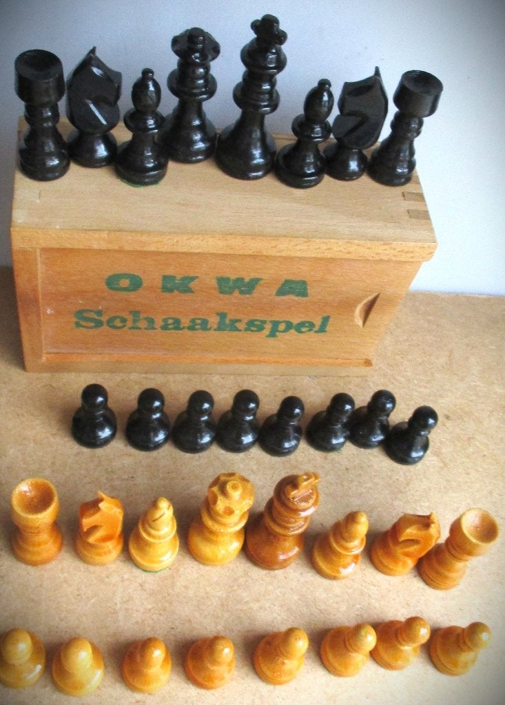 Okwa Schaakstukken in originele bewaardoos~ca 1960~Schaak, Ophalen of Verzenden, Minder dan 500 stukjes, Zo goed als nieuw, Schaken