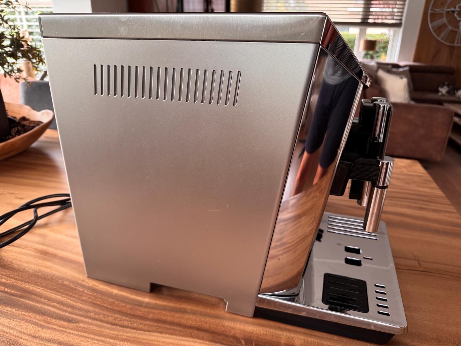Foto 4 van DeLonghi PrimaDonna Elite volautomatische koffiemachine