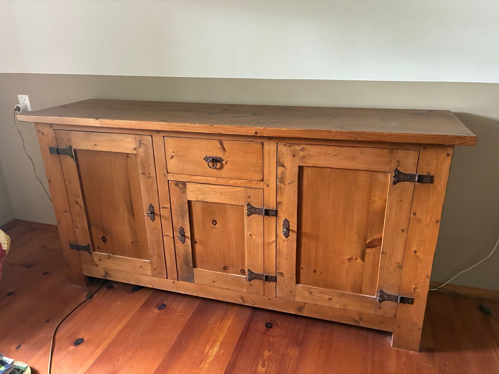 Massief houten dressoir met lade en deuren, Ophalen