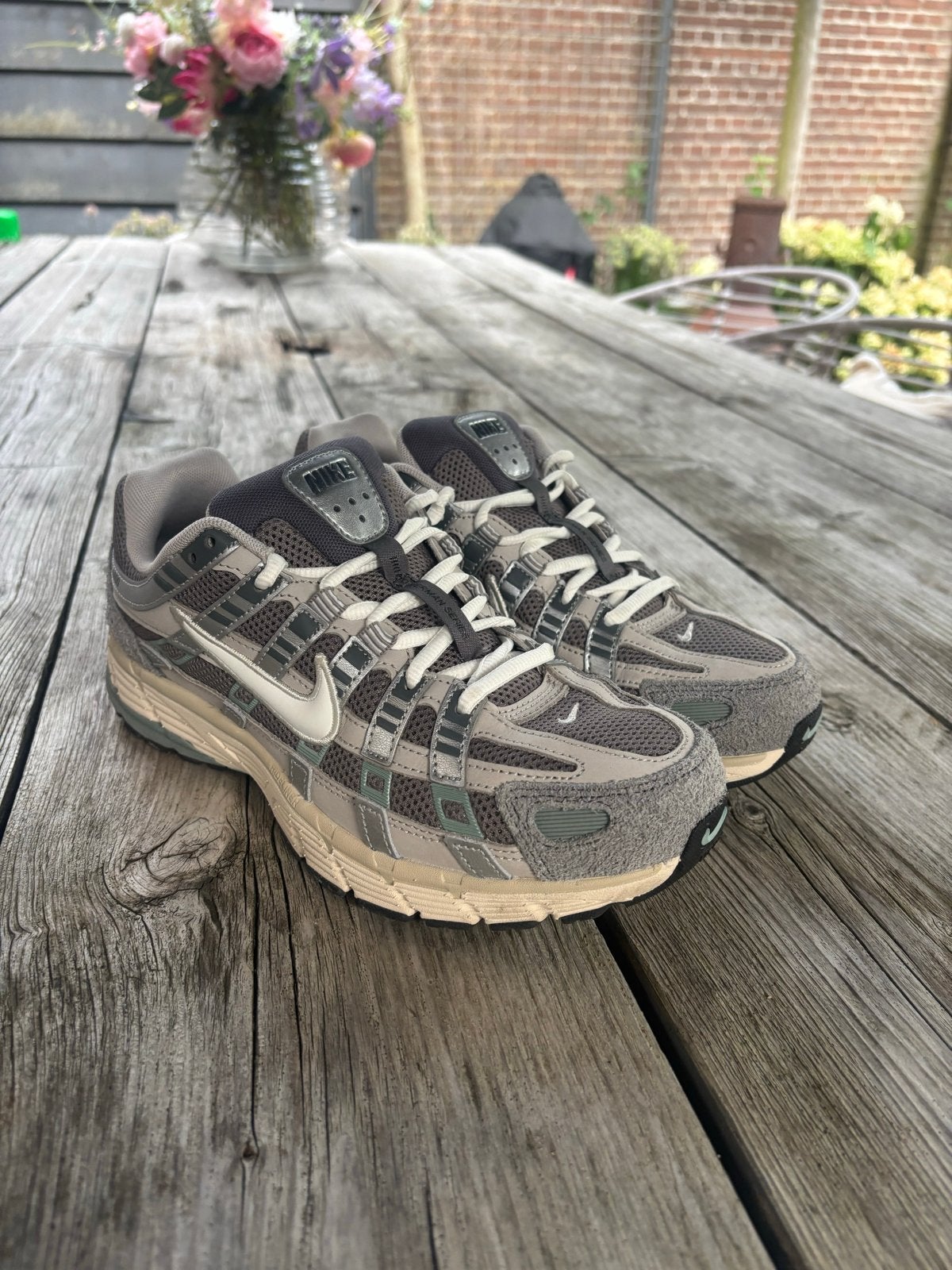 Nike P-6000 Sneakers Unisex Maat 40 - Zo goed als nieuw, Kleding | Dames, Verzenden, Zo goed als nieuw, Grijs, Sneakers of Gympen