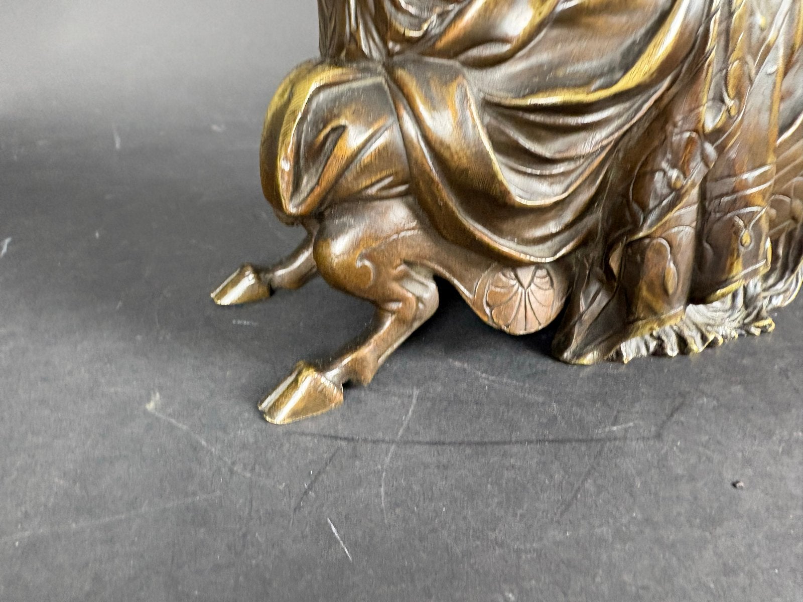 Bronzen figuur van zittende vrouw, 27 cm hoog, Antiek en Kunst, Kunst | Beelden en Houtsnijwerken, Ophalen of Verzenden, 20 - 50 cm