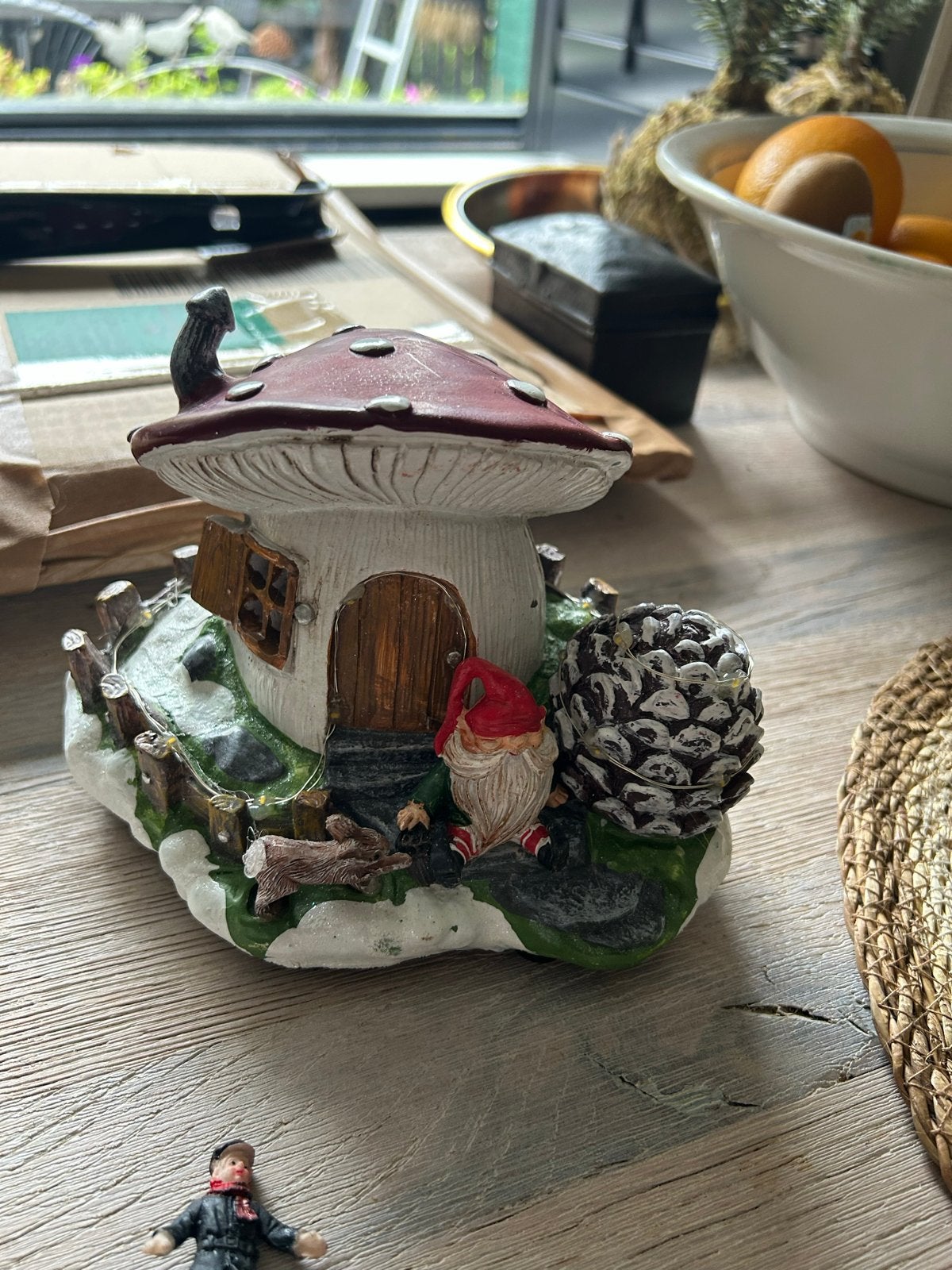 Decoratieve paddenstoel met kabouter en dennenappel, Ophalen of Verzenden, Gebruikt