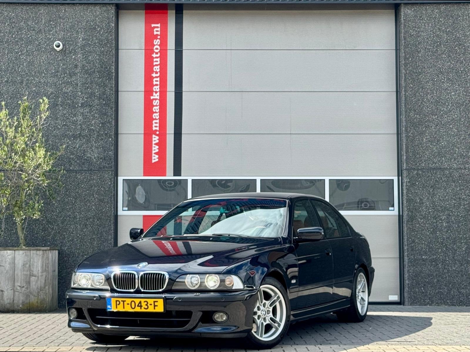 BMW 5-Serie 530i / M-Sportpakket / Individual / Carbon schwa, Auto's, Automaat, Gebruikt, Zwart, Sedan
