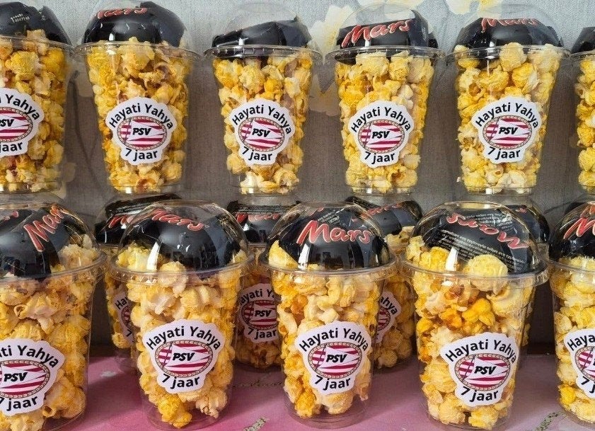 popcorn met mini mars traktatie, Ophalen of Verzenden, Nieuw, Feestartikel, Verjaardag