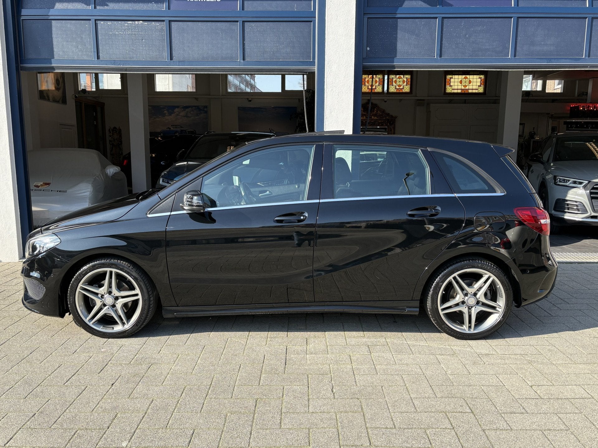 Mercedes-Benz B-Klasse 200 Prestige AMG LINE/PANORAMA/LEDER, Auto's, 1325 kg, Gebruikt, Euro 6, Zwart