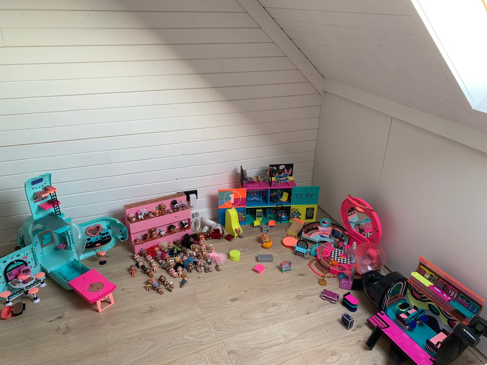 Veel L.O.L. Surprise! Poppetjes Camper clubhuis vliegtuig, Ophalen