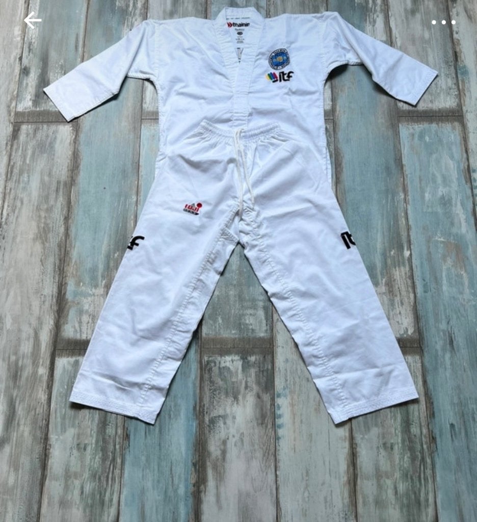 Taekwondo- pak maat dobok maat 150, Sport en Fitness, Vechtsporten en Zelfverdediging, Taekwondo, Maat XS of kleiner, Ophalen of Verzenden