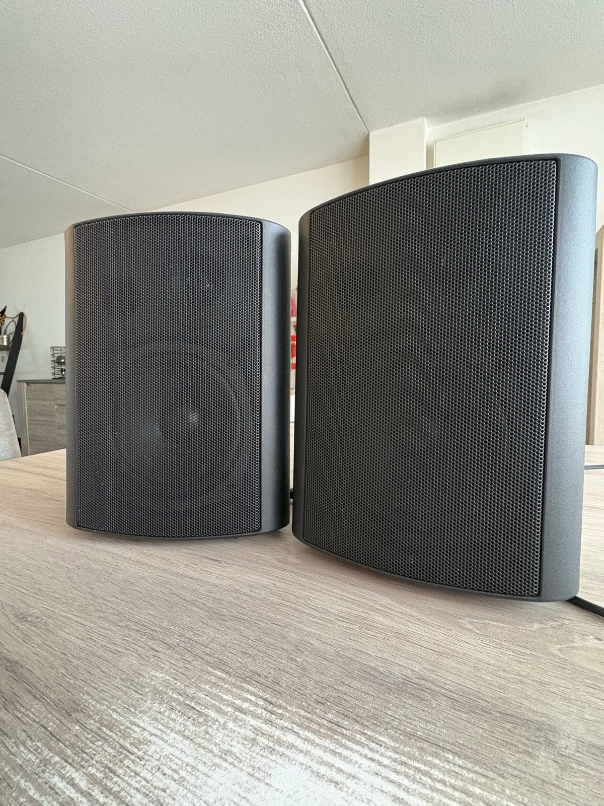 DS50A actieve speakerset met muurbeugels, Stereo speakers, Zo goed als nieuw, 60 tot 120 watt, AUX-ingang