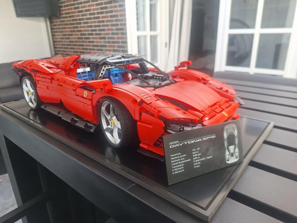 LEGO Technic 42143 Ferrari Daytona SP3 met doos en vitrine, Ophalen, Compleet, Lego, Zo goed als nieuw