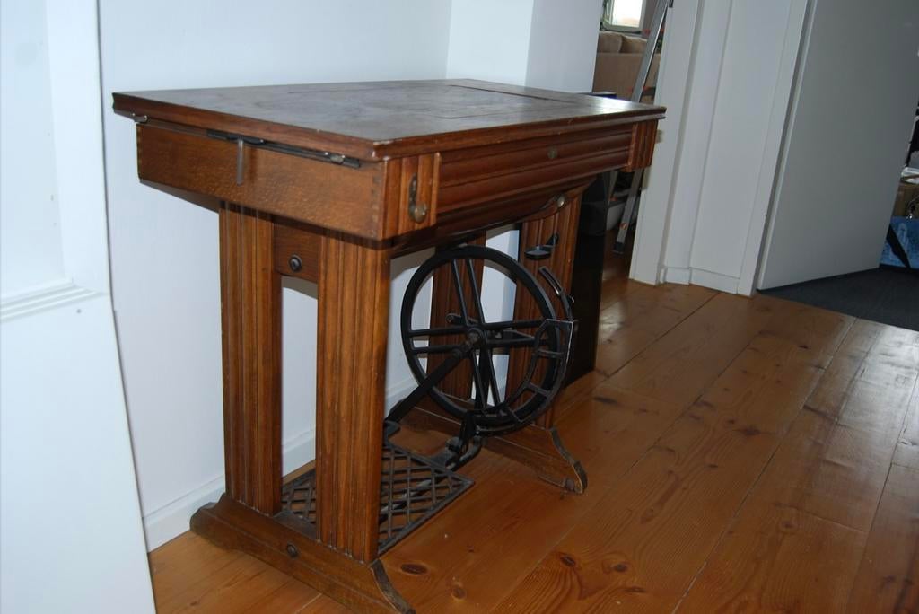 Vintage, antieke, brocante naaimachine Pfaff, Ophalen