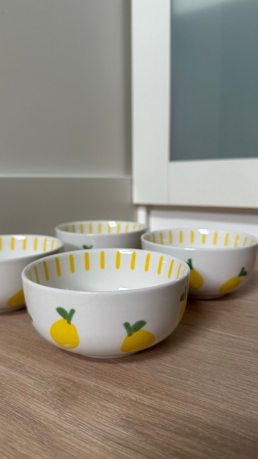 Leuke schaaltjes en bordjes met citroenprint, 4 stuks, Verzenden, Keramiek, Zo goed als nieuw, Bord(en)