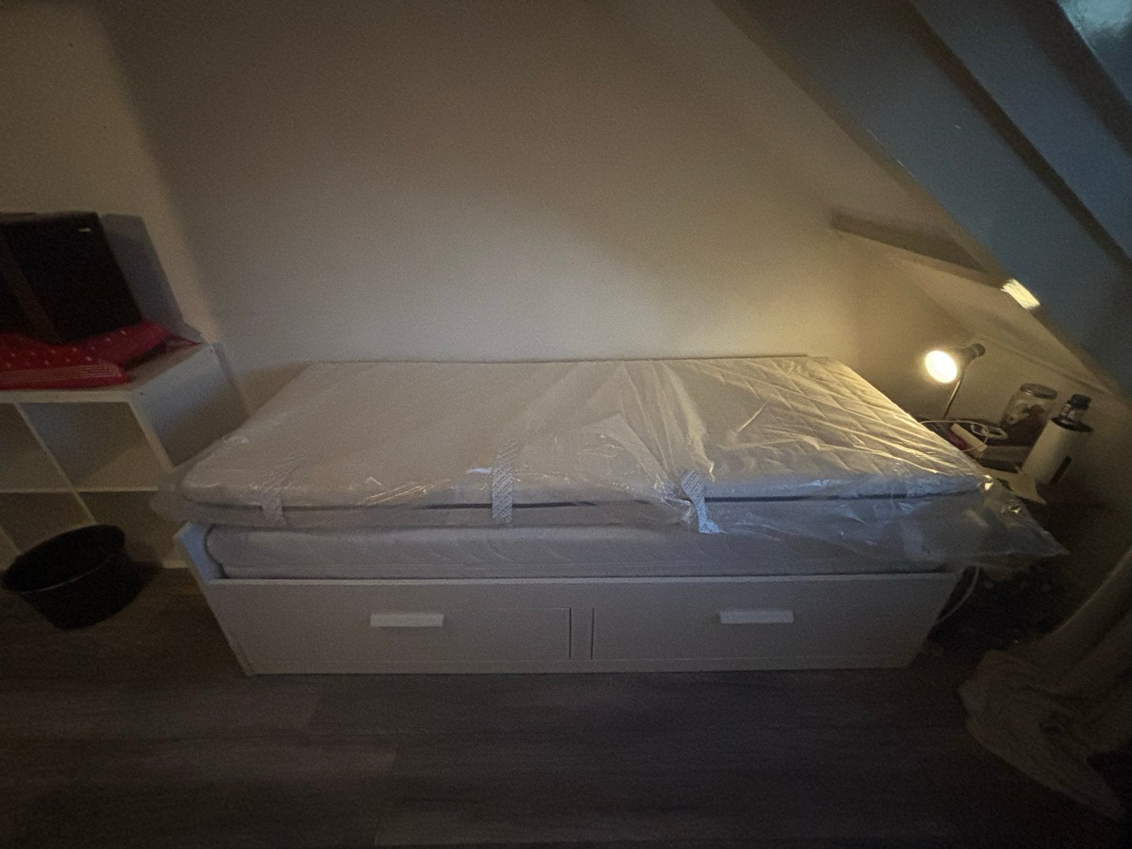 IKEA Hemnes bedbank met 2 matrassen en lades, Ophalen, Wit, Tweepersoons, Zo goed als nieuw