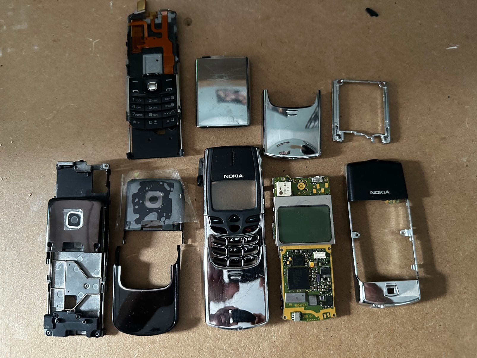 Nokia 8810 en 8600 Luna, Ophalen