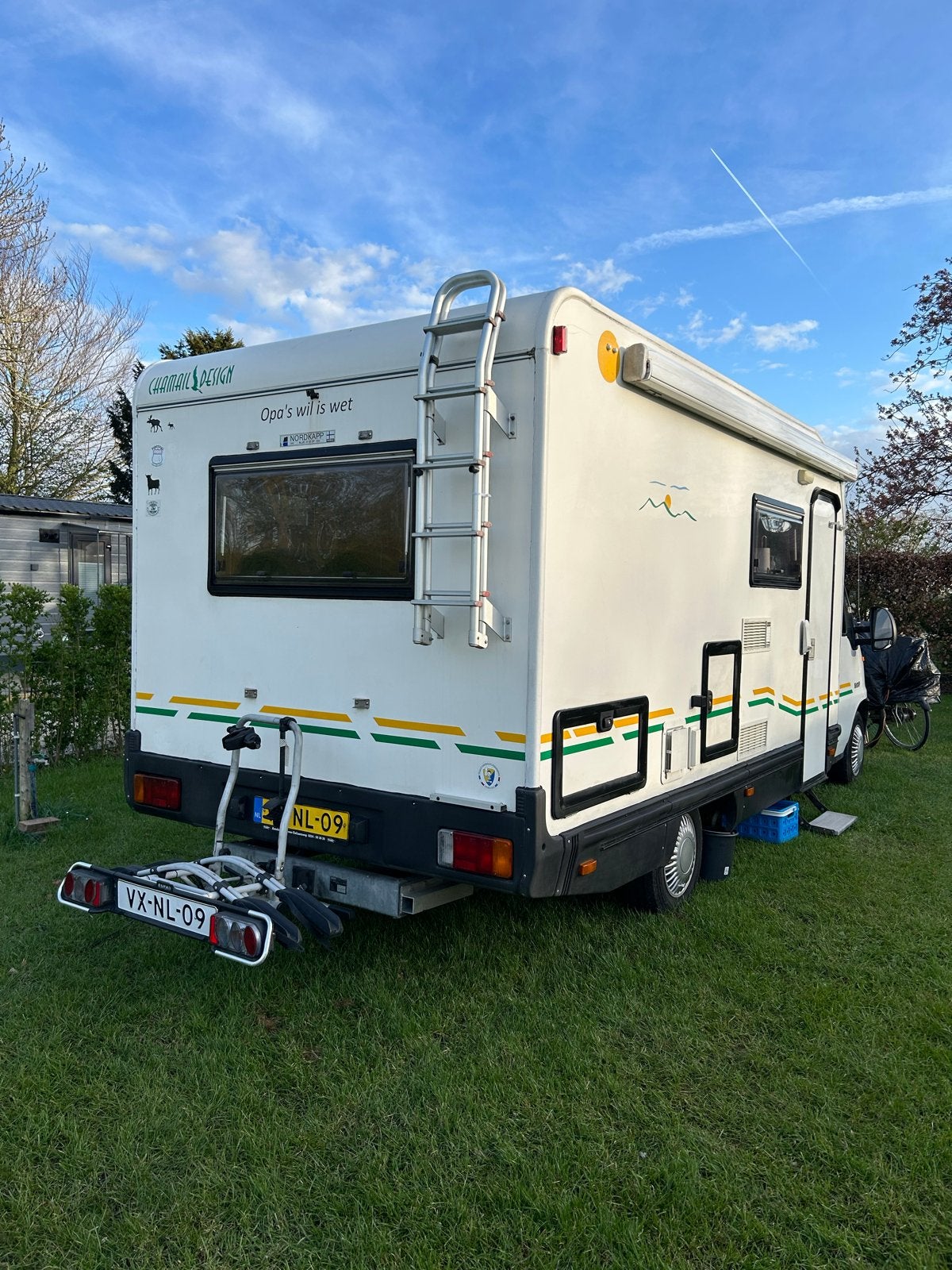 Foto 12 van camper met voortent
