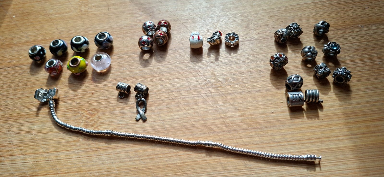 Diverse bedels met armband (niet origineel Pandora), Sieraden, Tassen en Uiterlijk, Bedels, Overige merken, Overige materialen