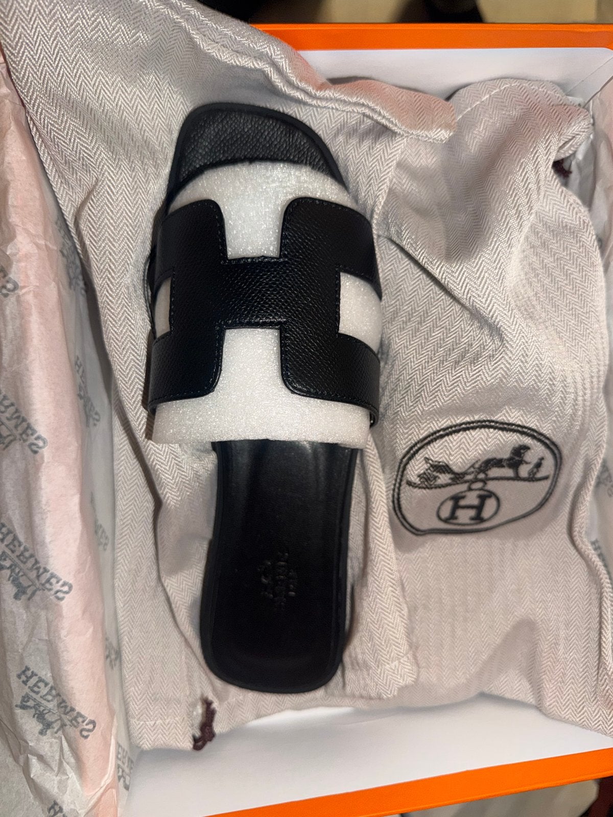 Hermes Slippers Maat 37 Zwart - Nieuw in Doos, Ophalen of Verzenden, Nieuw, Zwart, Slippers