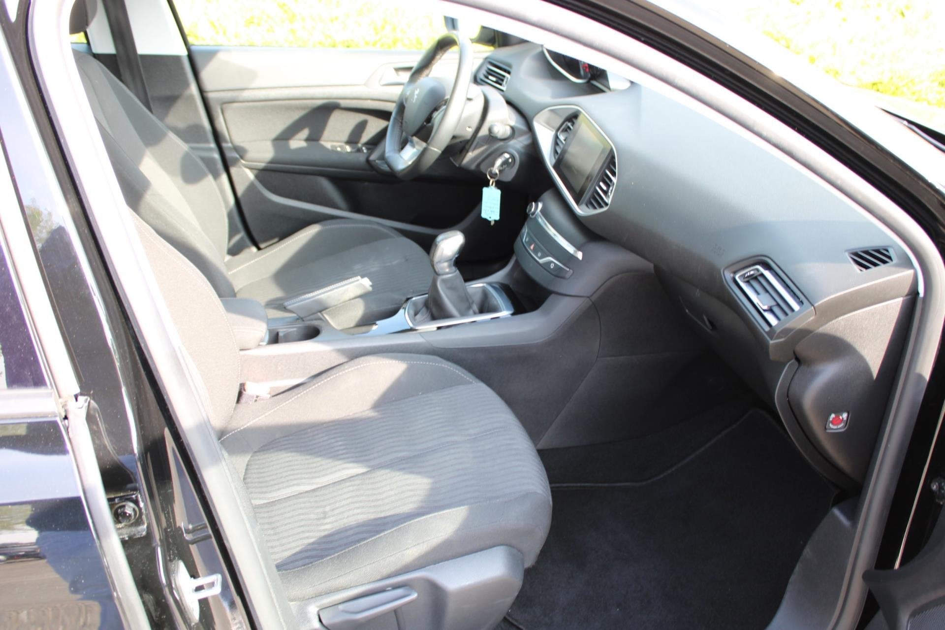 Peugeot 308 1.2 PureTech 5-DEURS ACTIVE-uitv/CLIMA AIRCO/CRU, Voorwielaandrijving, Stof, Gebruikt, 1199 cc