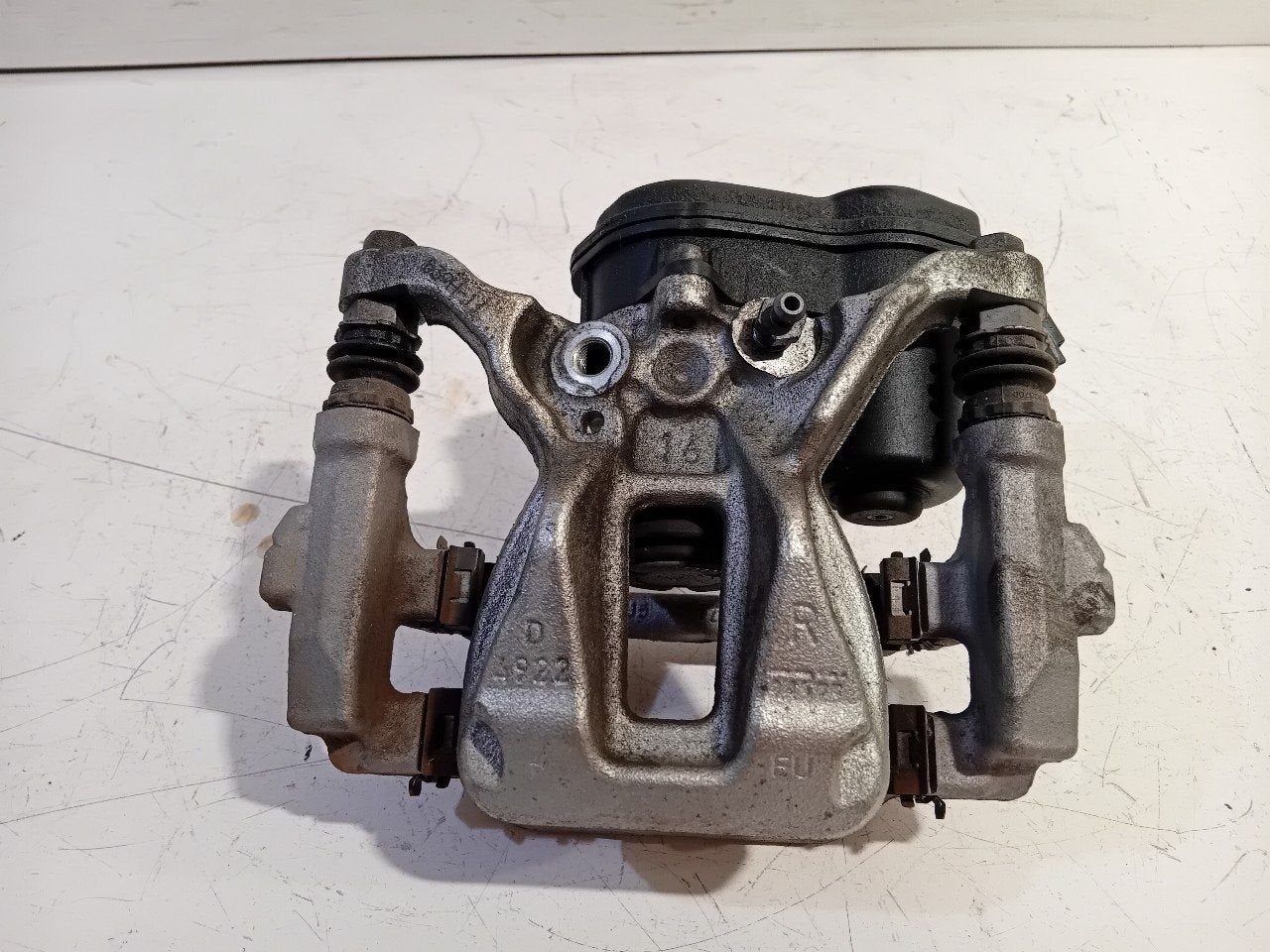 Remklauw rechts achter Toyota C-HR, Onderdelen@venauto.nl, Van der Ven Autorecycling B.V., Gebruikt, Ettenseweg 76, 4706 PB Roosendaal, The Netherlands